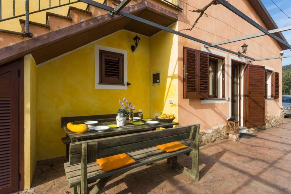 A Charming Country Cottage + Bikes And Kayaks Боза Екстер'єр фото