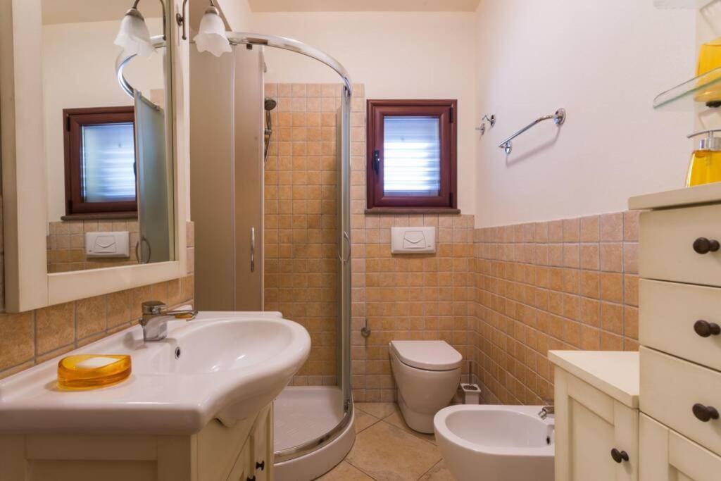 A Charming Country Cottage + Bikes And Kayaks Боза Екстер'єр фото