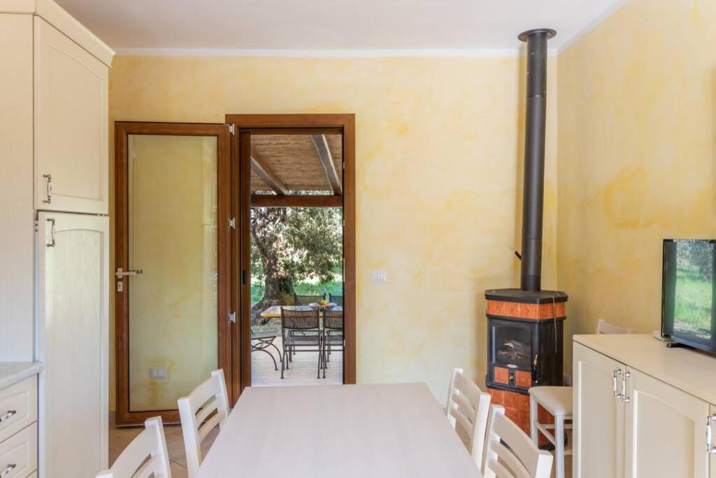 A Charming Country Cottage + Bikes And Kayaks Боза Екстер'єр фото